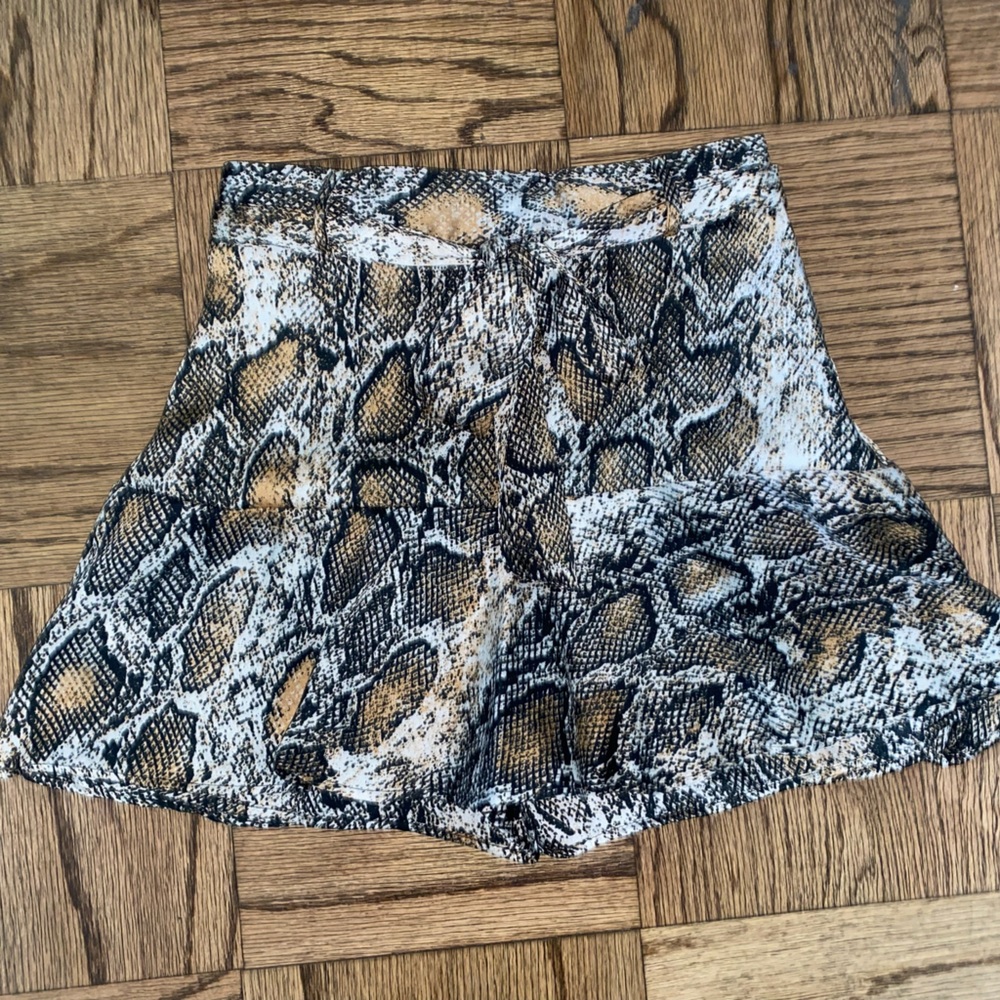 SUPER CUTE ANIMAL PRINT SKORT! front tie and side zipper